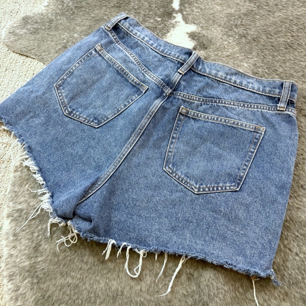 VS PINK Frayed Denim Shorts - Picture 5 of 12